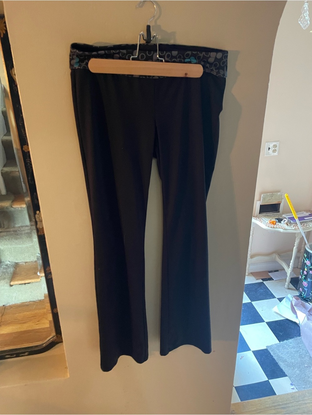 Old Navy Black Women's Yoga Pants with Patterned Waistband
